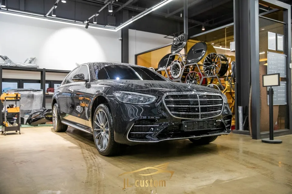 Mercedes-Benz S-Class ambient lighting review