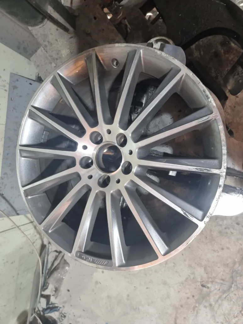 Mercedes-Benz E-Class wheel repair - Mercedes-Benz E-Class Wheel Repair & Refinishing Review — Like New photo 6