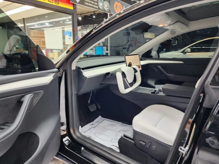 Tesla Model Yのカーフィルム施工事例|費用目安・仕上がり 施工写真 2-2