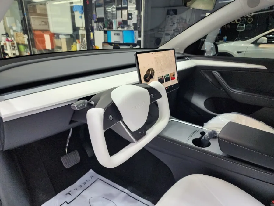 Tesla Model Yのカーフィルム施工事例|費用目安・仕上がり 施工写真 1-3