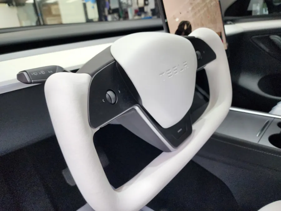 Tesla Model Yのカーフィルム施工事例|費用目安・仕上がり 施工写真 2-3