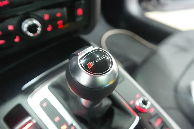 Audi A4 steering wheel - Audi A4 RS Steering Wheel Customization Review photo 3