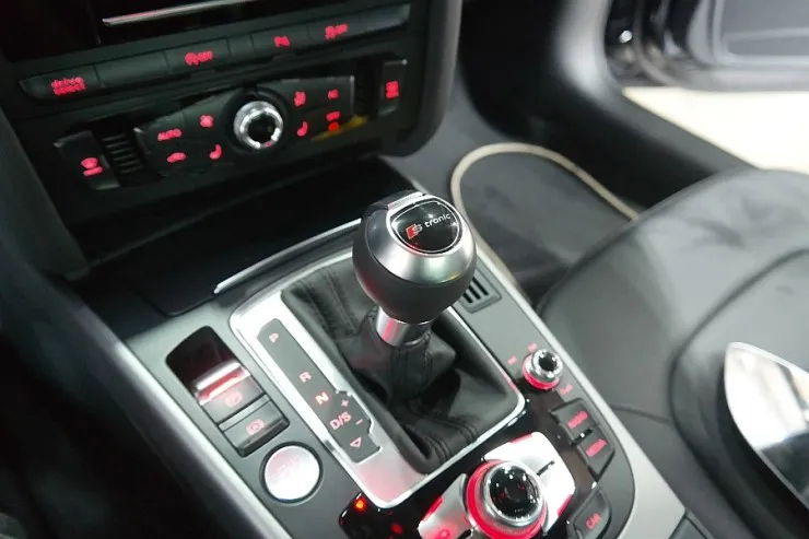 Audi A4 steering wheel - Audi A4 RS Steering Wheel Customization Review photo 4