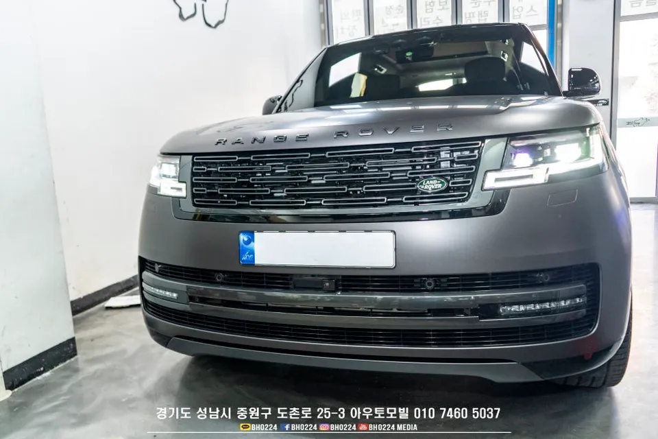 Ford Mustang Convertibleのドライブレコーダー取付事例 施工写真 4-2