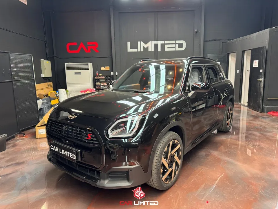 MINI Countrymanのカーラッピング事例|クロームパーツの印象変化 施工写真 2-2