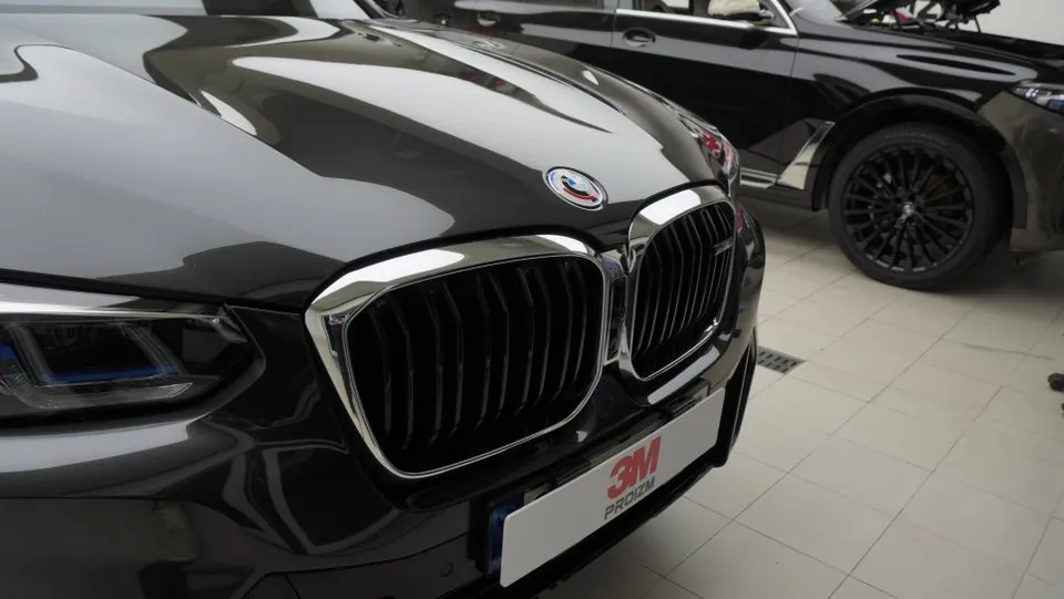 BMW X4 vinyl wrap - BMW X4 Vinyl Wrap Review — Black Kidney Grille Transformation photo 3