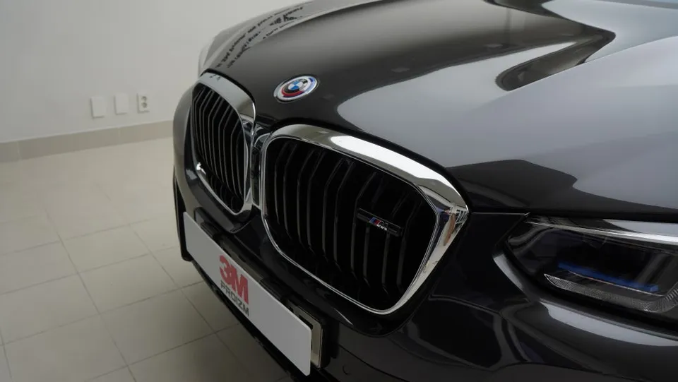 BMW X4 vinyl wrap - BMW X4 Vinyl Wrap Review — Black Kidney Grille Transformation photo 5
