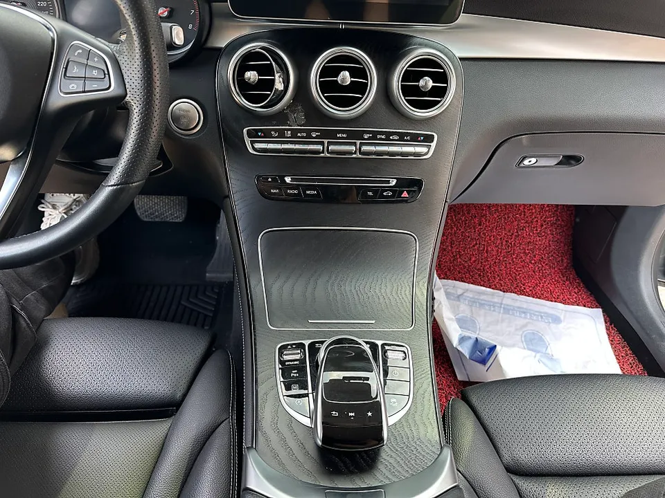 Mercedes-Benz GLCのカーラッピング事例|費用目安・仕上がり 施工写真 1-2