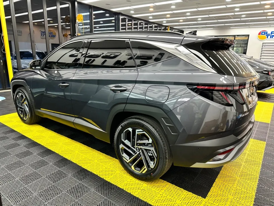 Hyundai Tucsonのカーフィルム施工事例|費用目安・仕上がり 施工写真 1-3