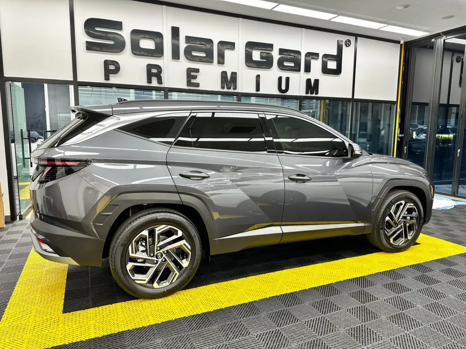 Hyundai Tucsonのカーフィルム施工事例|費用目安・仕上がり 施工写真 2-3