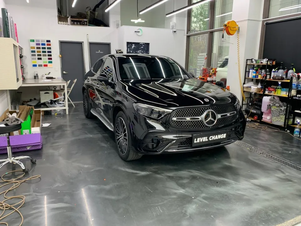 Mercedes-Benz GLCのカーラッピング事例 施工写真 2