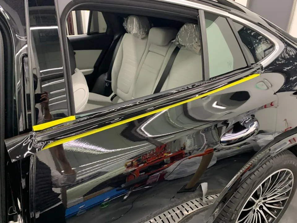 Mercedes-Benz GLCのカーラッピング事例 施工写真 4