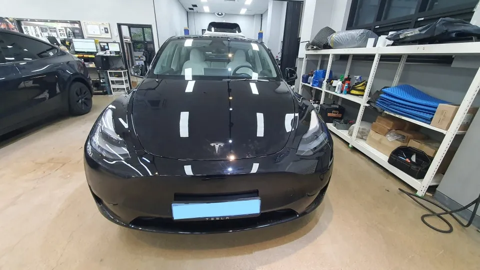 Tesla Model Yのカーフィルム施工事例｜費用目安・仕上がり 施工写真 2