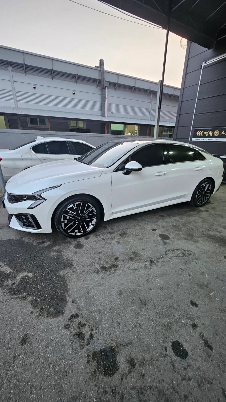 Kia K5 wheel repair - Kia K5 Wheel Repair & Painting Review: Flawless Finish photo 4