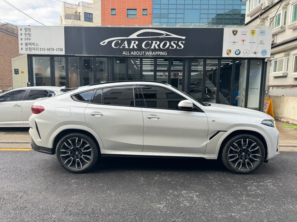 BMW X6のPPF施工事例｜無光・室内施工 施工写真 2-1