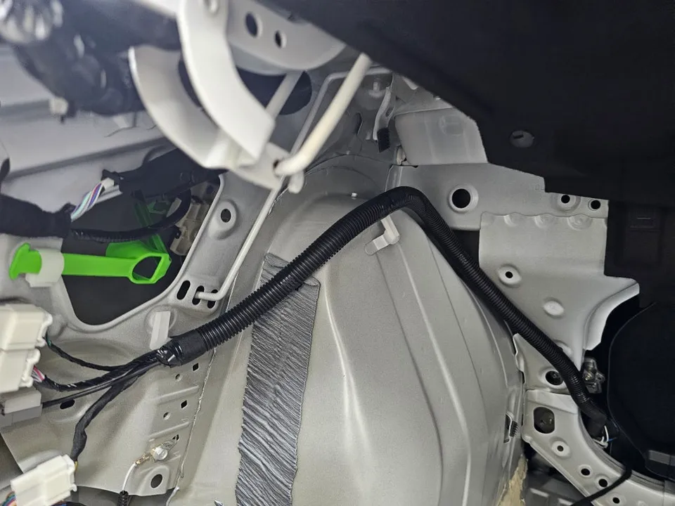 Toyota Crown oem options - Toyota Crown Power Trunk Installation Review photo 4