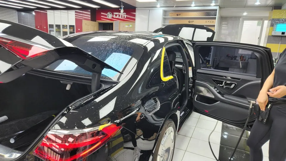 Mercedes-Benz S580 MaybachのPPF施工事例 施工写真 2-2