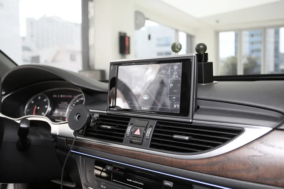 Audi A6のAndroid Auto・CarPlay取付事例 施工写真 3
