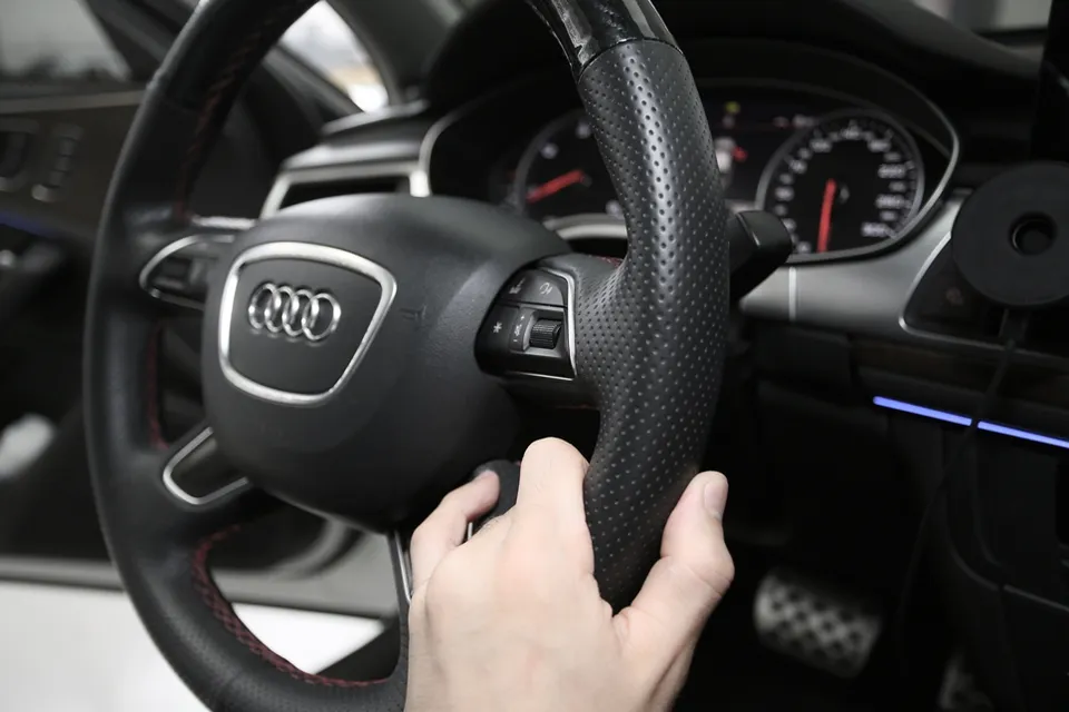 Audi A6のAndroid Auto・CarPlay取付事例 施工写真 6