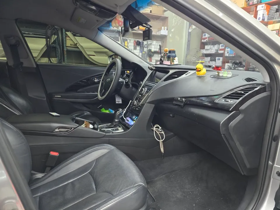 Hyundai Grandeur HG ambient lighting - Hyundai Grandeur HG Ambient Lighting Review — Enhanced Interior photo 4