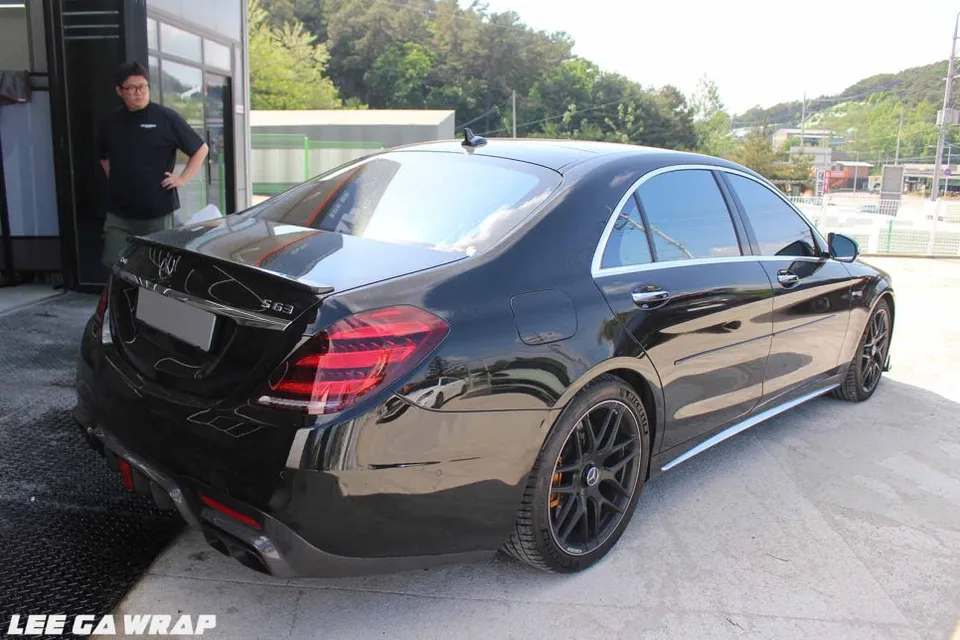 Mercedes-Benz S63 AMGのカーラッピング事例|クローム除去・ライトトーンダウン 施工写真 3-1