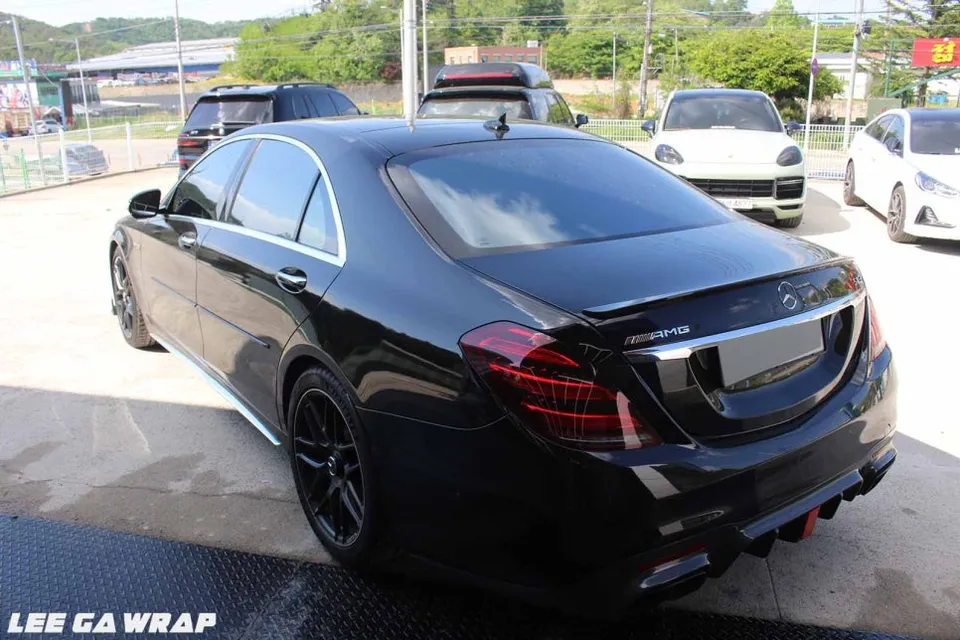 Mercedes-Benz S63 AMGのカーラッピング事例|クローム除去・ライトトーンダウン 施工写真 4-1