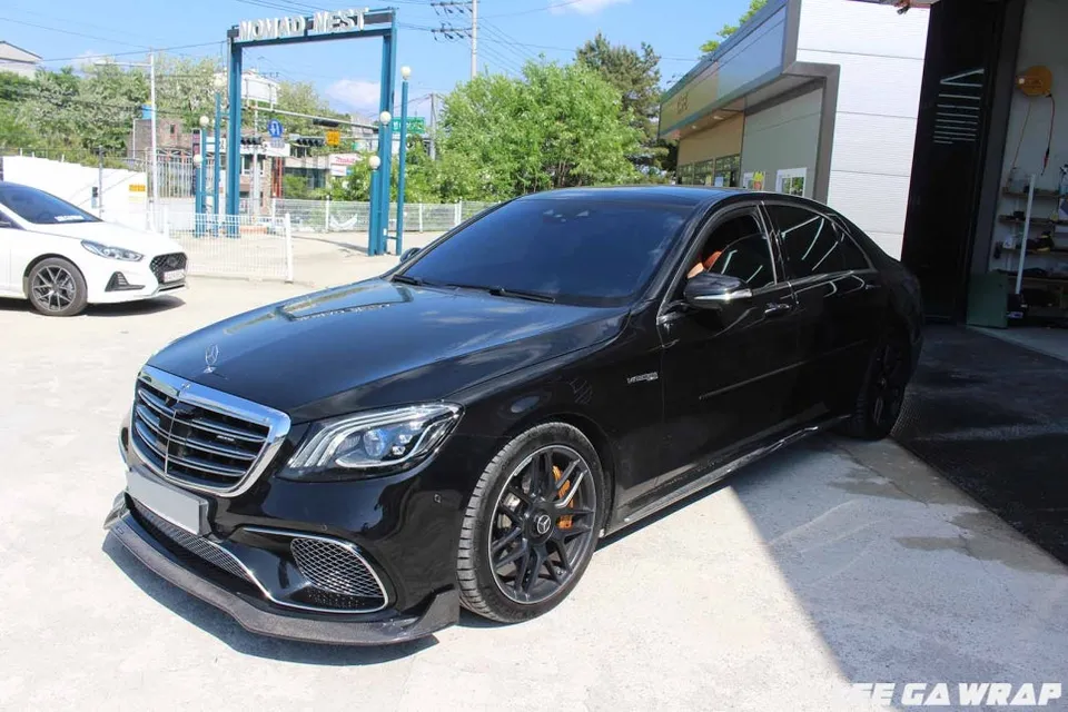 Mercedes-Benz S63 AMGのカーラッピング事例|クローム除去・ライトトーンダウン 施工写真 1-2