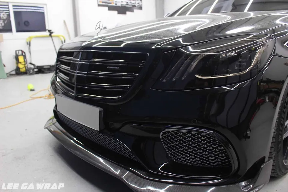 Mercedes-Benz S63 AMGのカーラッピング事例|クローム除去・ライトトーンダウン 施工写真 4-2