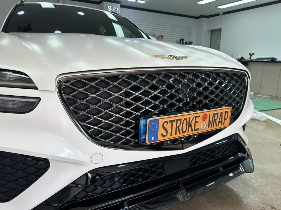 Genesis GV70 vinyl wrap - Genesis GV70 Vinyl Wrap Review: Chrome Delete for a Sporty Look photo 3