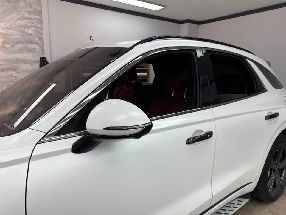 Genesis GV70 vinyl wrap - Genesis GV70 Vinyl Wrap Review: Chrome Delete for a Sporty Look photo 4