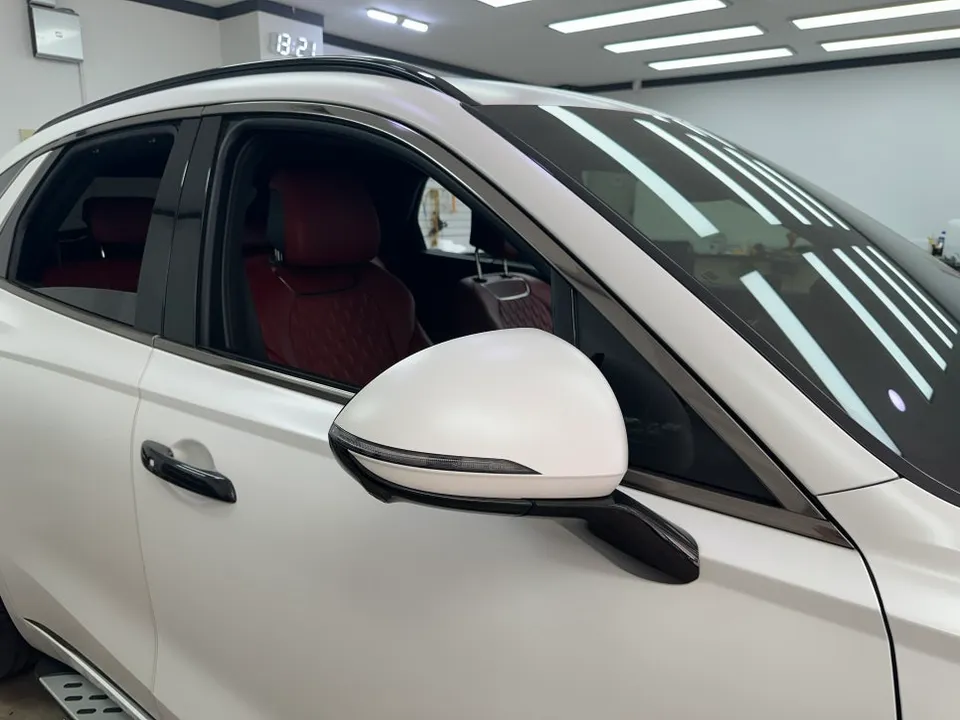 Genesis GV70 vinyl wrap - Genesis GV70 Vinyl Wrap Review: Chrome Delete for a Sporty Look photo 5