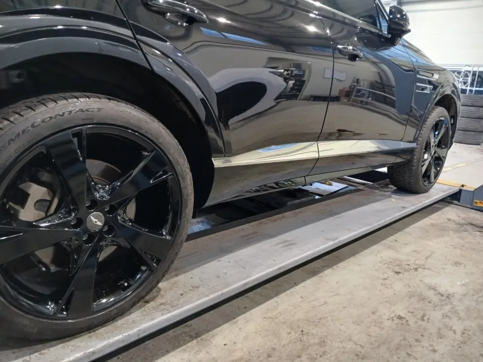Genesis GV80のホイールリペア・塗装事例 施工写真 1-3