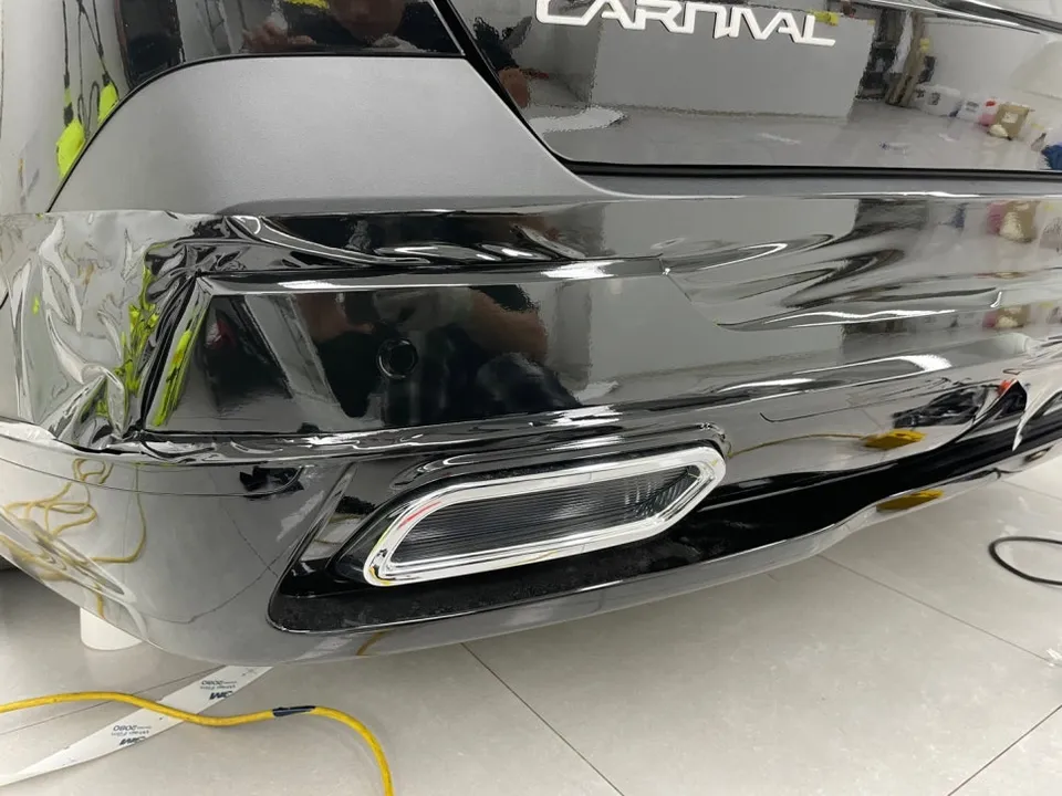 Kia Carnival KA4のカーラッピング事例 施工写真 1-2