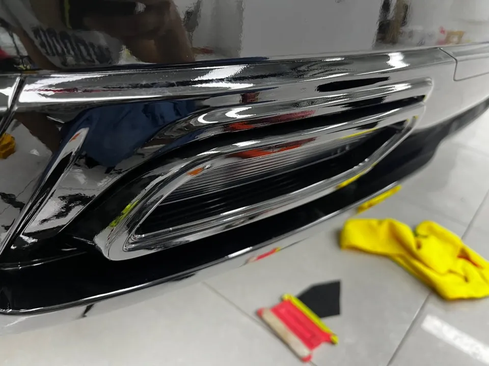 Kia Carnival KA4のカーラッピング事例 施工写真 4-2
