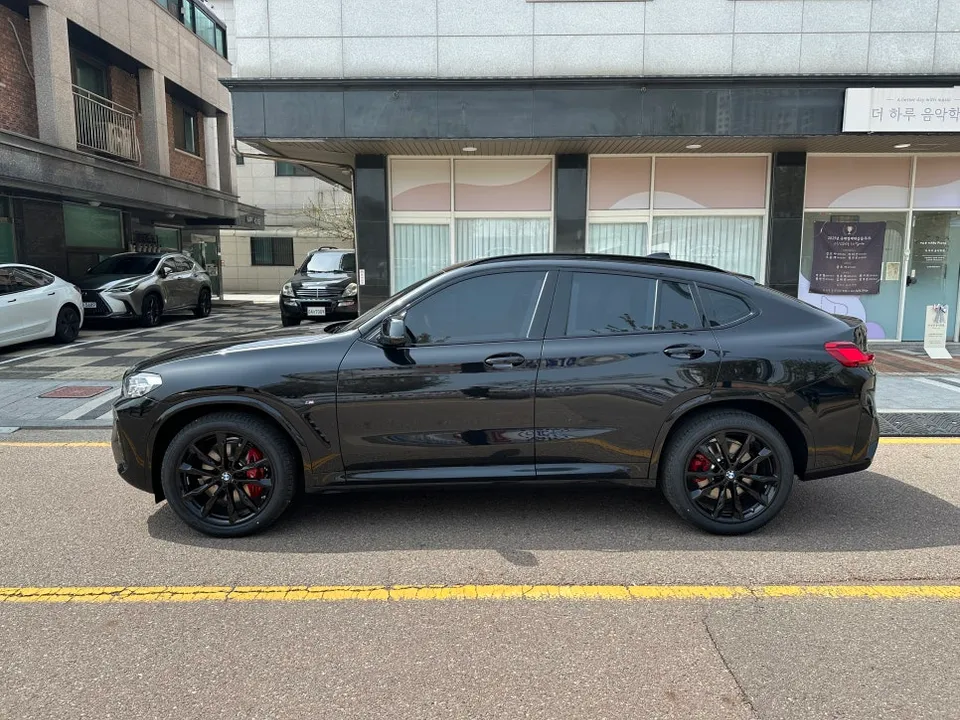 BMW X4 PPF施工事例:本国での実例と費用目安 施工写真 3-1