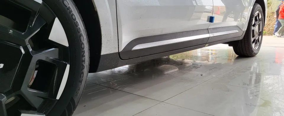 Kia Carnival KA4 body kit - Kia Carnival KA4 Body Kit Installation Review photo 3