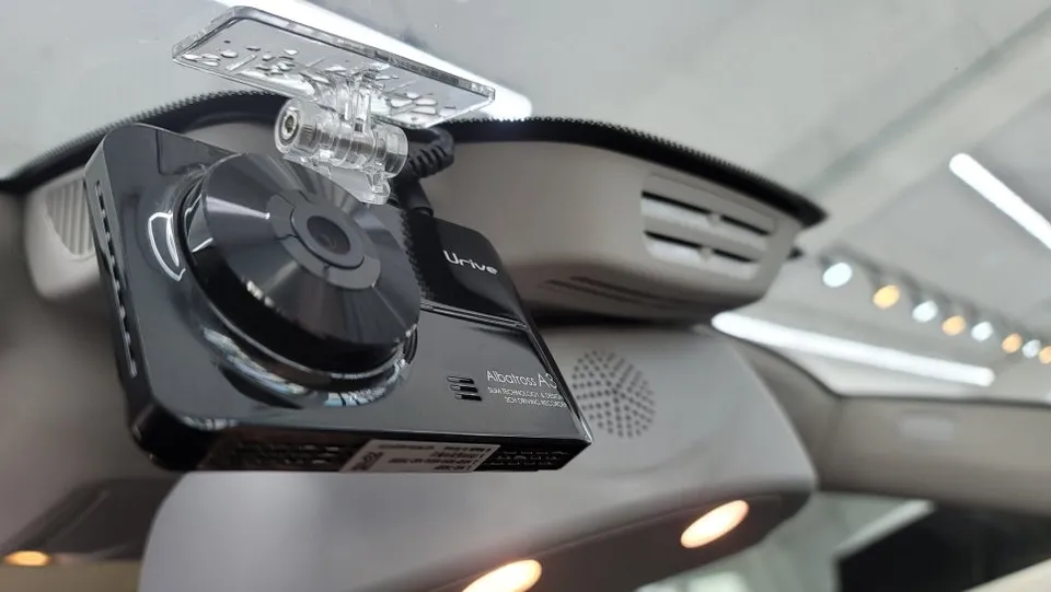 Mercedes-Benz GLEのドラレコ取付事例|費用目安・仕上がり 施工写真 3-1