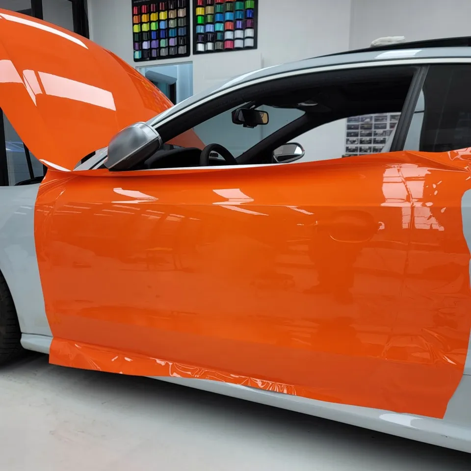 Audi RS5のカーラッピング事例|オレンジカラーで個性を際立たせる 施工写真 2-2