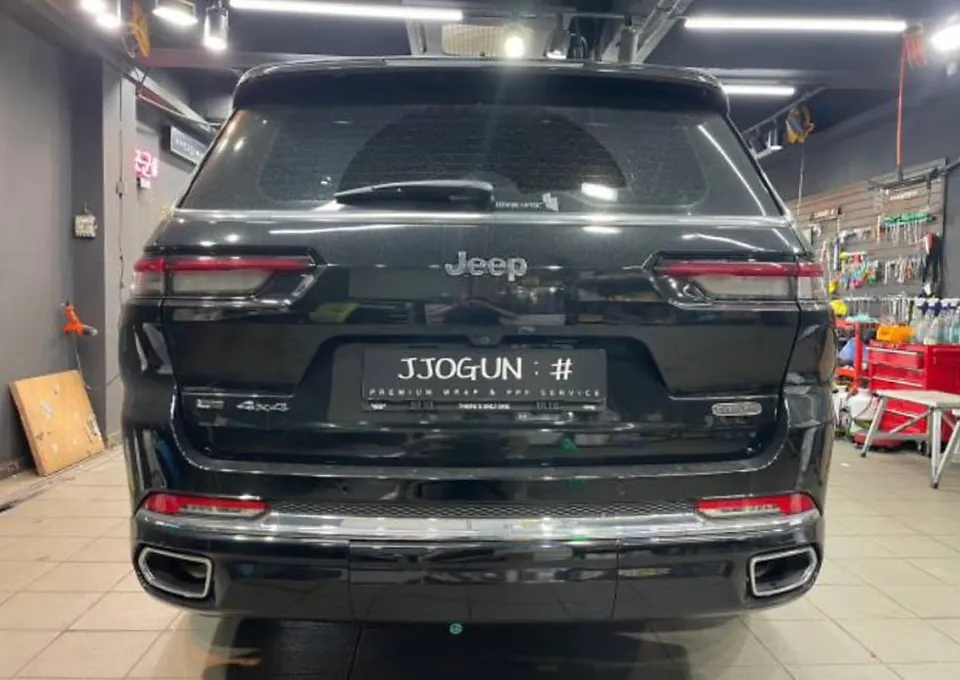 Jeep Grand Cherokee vinyl wrap - Jeep Grand Cherokee Vinyl Wrap Review: Satin Black Cost & Results photo 5