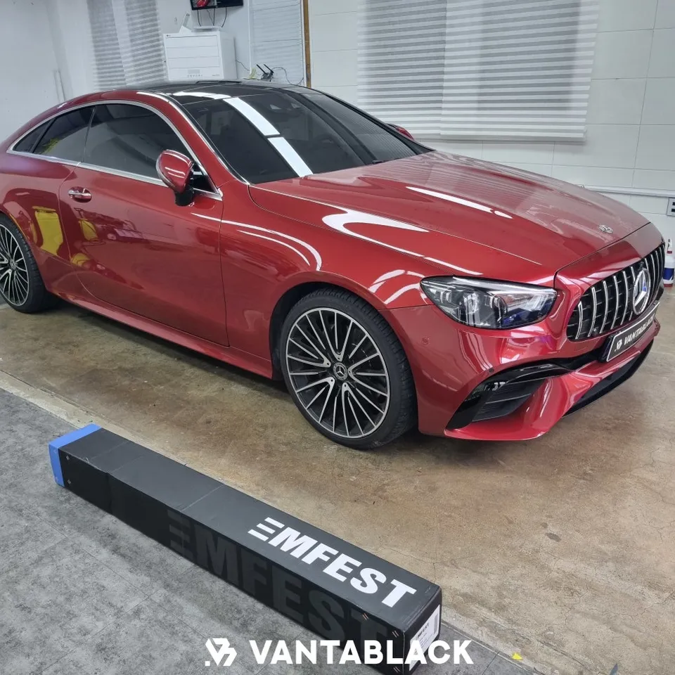 Mercedes-Benz Eクラスクーペのカーラッピング事例|費用目安・仕上がり 施工写真 4-1