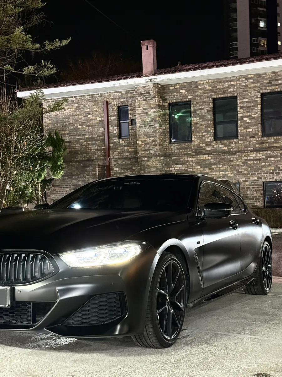 BMW 8 Seriesのカーラッピング事例｜サテンブラックの高級感 施工写真 1-3