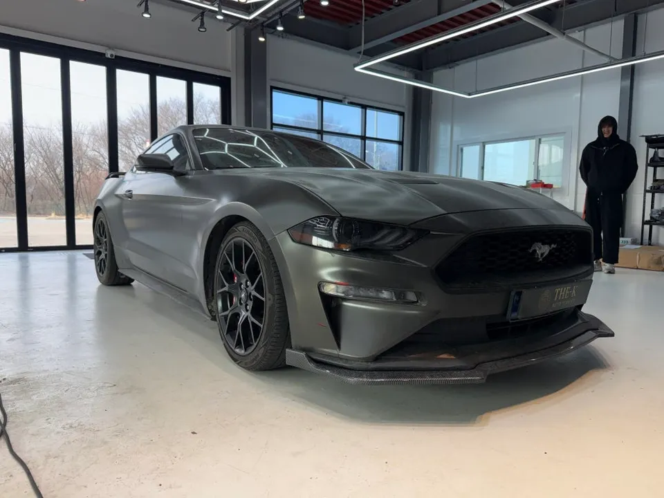 Ford Mustangのカーラッピング事例|費用目安・仕上がり 施工写真 2-1