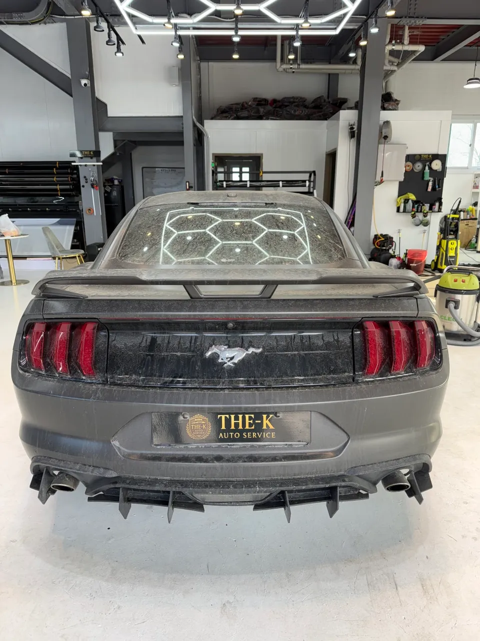 Ford Mustangのカーラッピング事例|費用目安・仕上がり 施工写真 4-1
