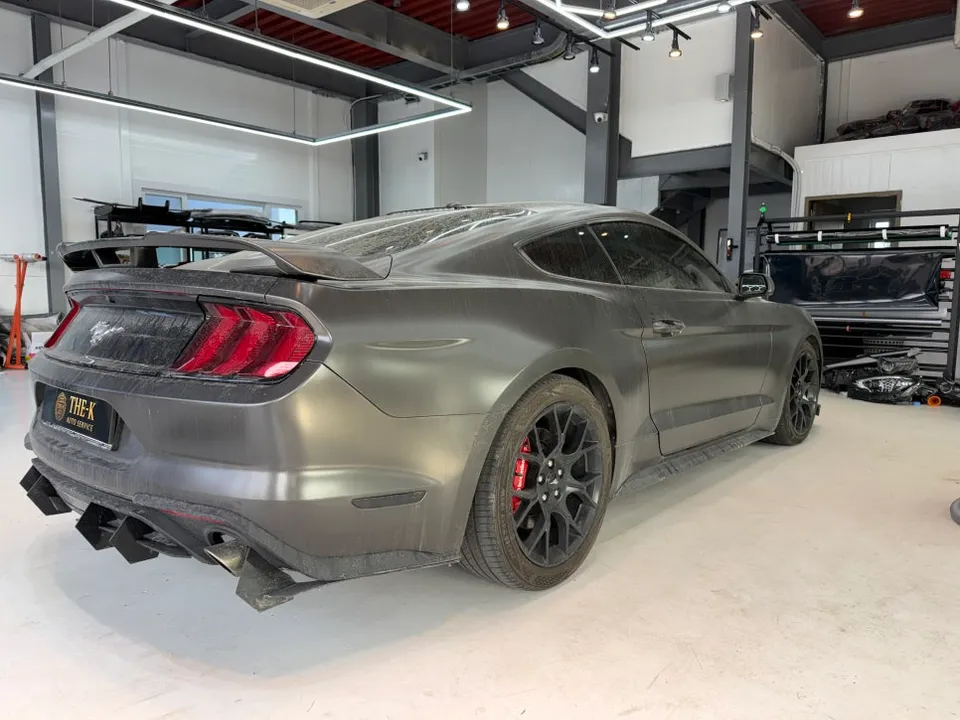 Ford Mustangのカーラッピング事例|費用目安・仕上がり 施工写真 5-1