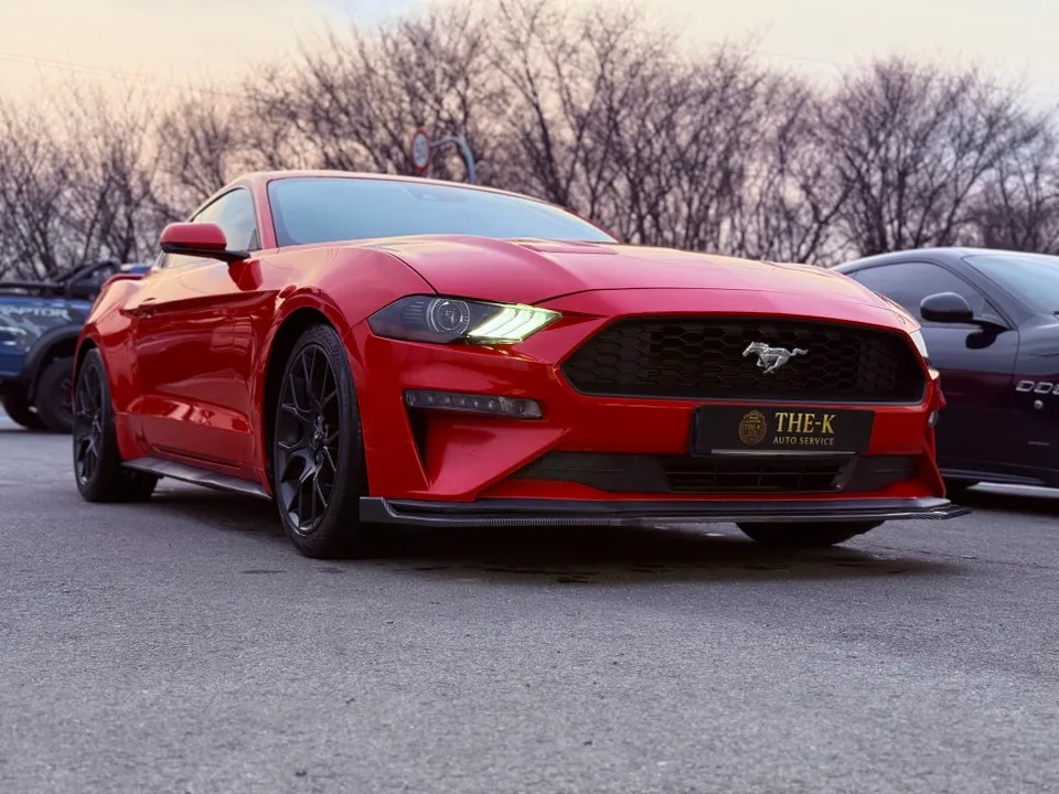 Ford Mustangのカーラッピング事例|費用目安・仕上がり 施工写真 1-2