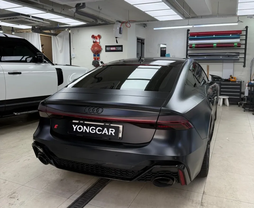 Audi A7のカーラッピング事例|事故からの復旧 施工写真 3-1