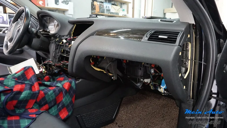 BMW 5 SeriesのAndroid Auto・CarPlay取付事例 施工写真 3