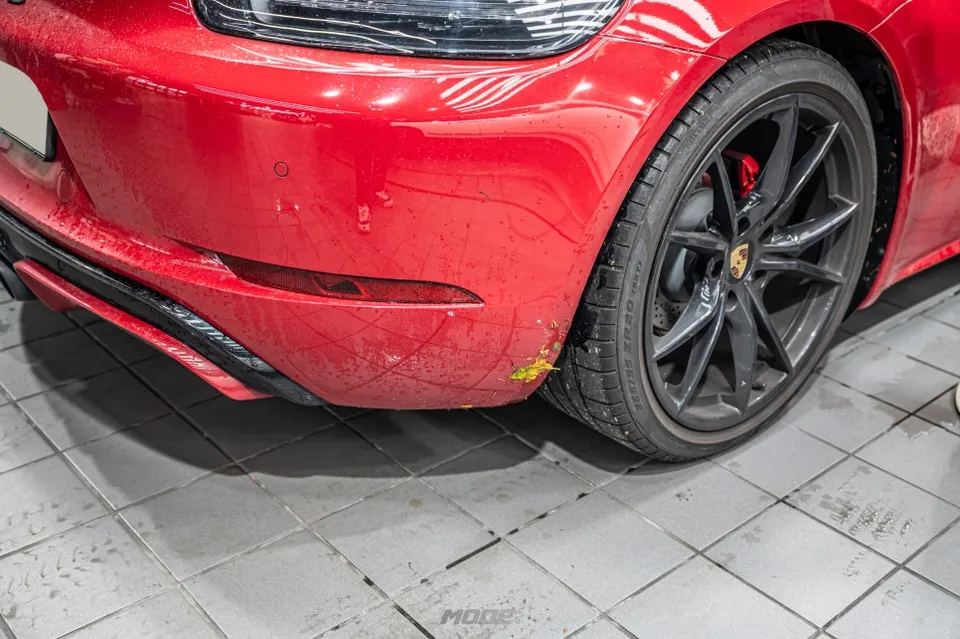 ポルシェ 718 Boxster GTSのガラスコーティング事例|費用目安・仕上がり 施工写真 3-1