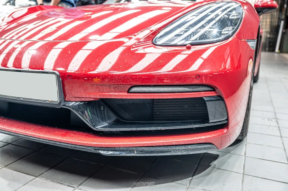ポルシェ 718 Boxster GTSのガラスコーティング事例|費用目安・仕上がり 施工写真 1-2