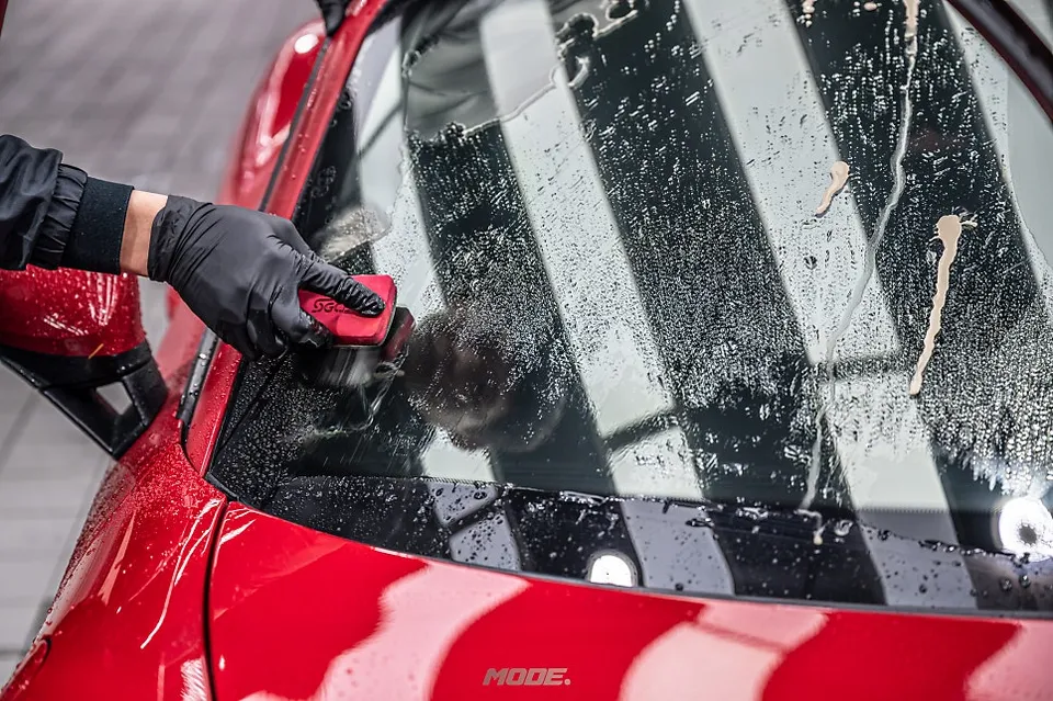 ポルシェ 718 Boxster GTSのガラスコーティング事例|費用目安・仕上がり 施工写真 2-3